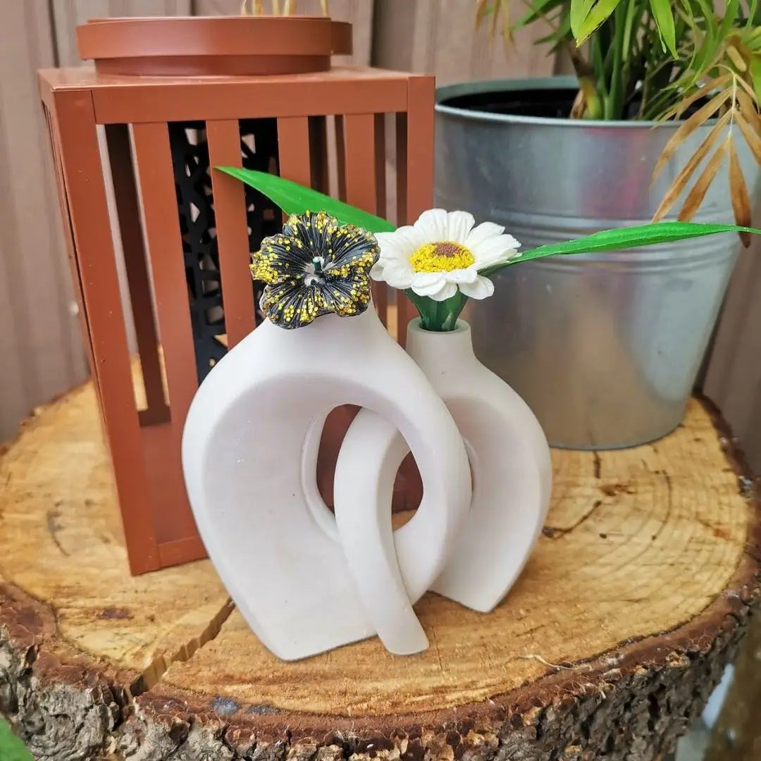 Sweet happiness vase enlacé