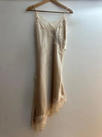 Loriane robe bretelles asymétrique en dentelle