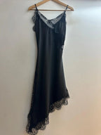 Loriane robe bretelles asymétrique en dentelle