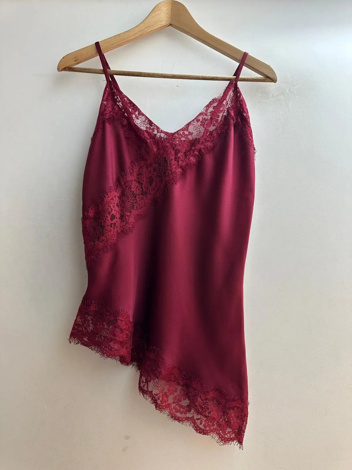 Loriane top en dentelle asymétrique