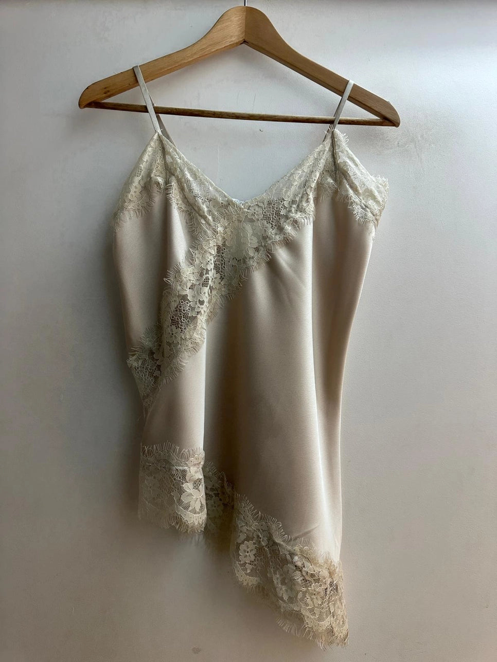 Loriane top en dentelle asymétrique