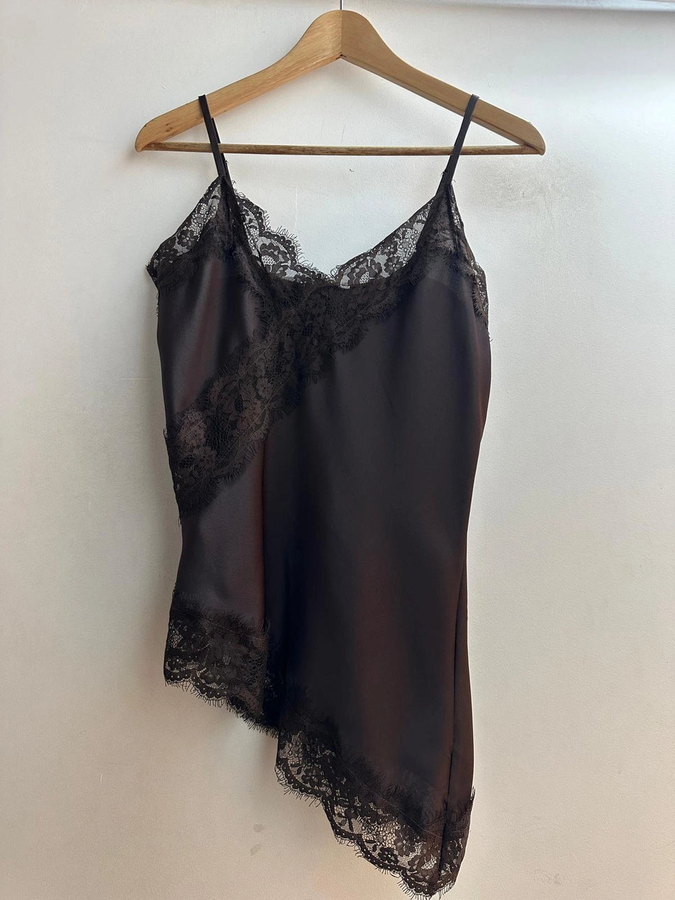 Loriane top en dentelle asymétrique